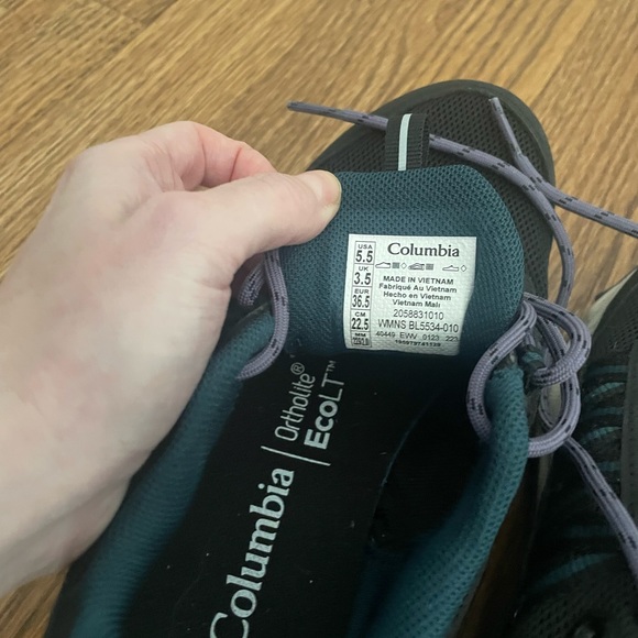 Columbia hiking sneakers like new! Size 5.5. Worn once. - Picture 5 of 5